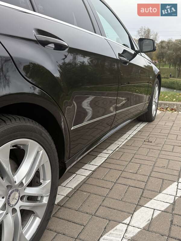 Седан Mercedes-Benz E-Class 2012 в Києві