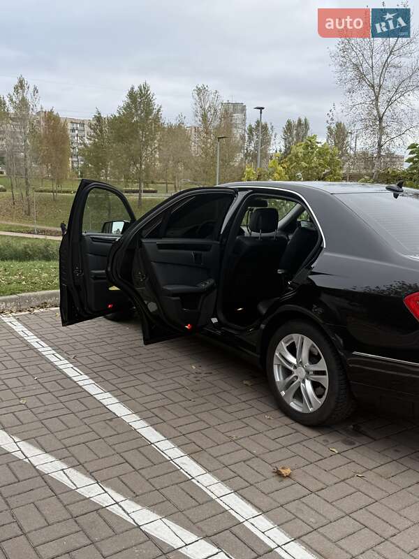 Седан Mercedes-Benz E-Class 2012 в Києві