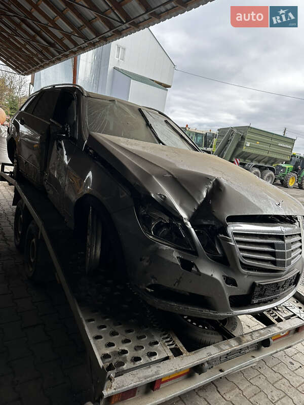 Універсал Mercedes-Benz E-Class 2010 в Звягелі фото 3 Універсал Mercedes-Benz E-Class 2010 в Звягелі