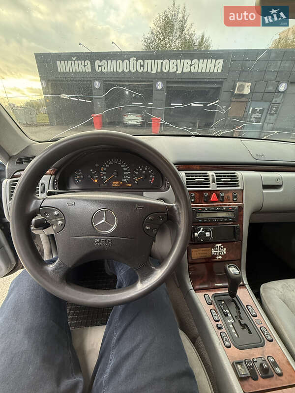 Седан Mercedes-Benz E-Class 1999 в Києві