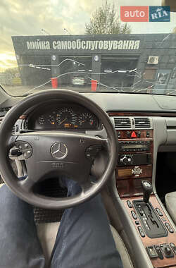 Седан Mercedes-Benz E-Class 1999 в  фото 9 Седан Mercedes-Benz E-Class 1999 в