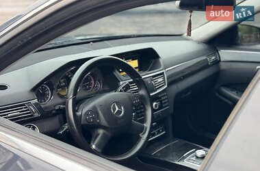 Седан Mercedes-Benz E-Class 2011 в  фото 16 Седан Mercedes-Benz E-Class 2011 в