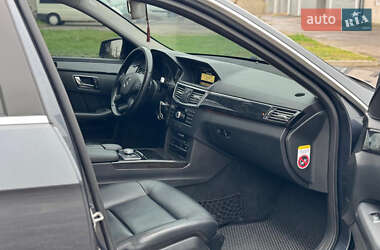 Седан Mercedes-Benz E-Class 2011 в  фото 15 Седан Mercedes-Benz E-Class 2011 в