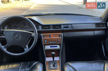 Седан Mercedes-Benz E-Class 1989 в 