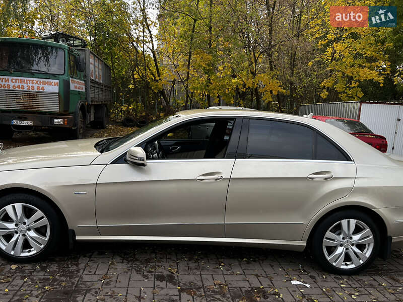 Седан Mercedes-Benz E-Class 2011 в Києві