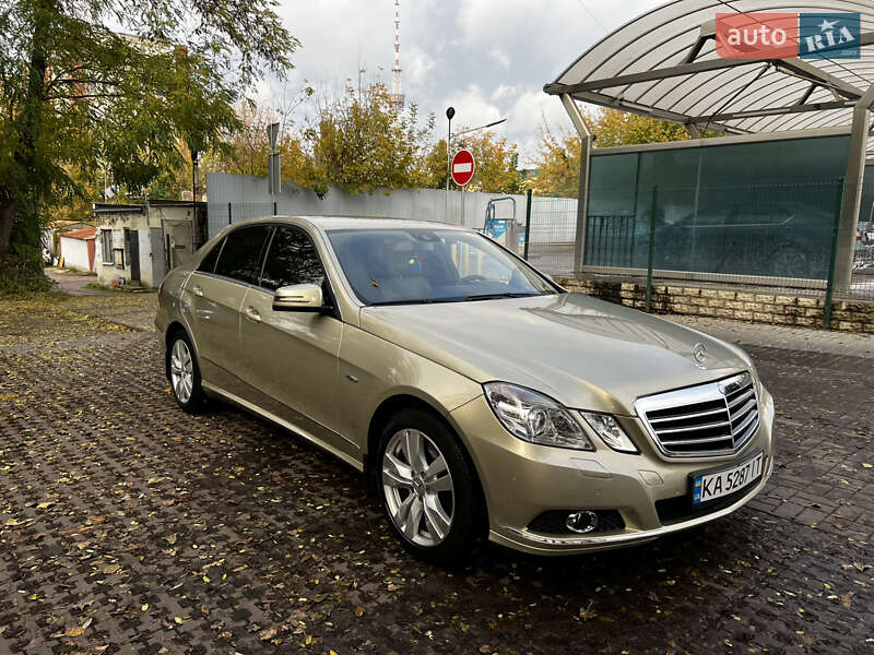 Седан Mercedes-Benz E-Class 2011 в Києві