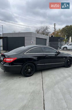Купе Mercedes-Benz E-Class 2010 в 