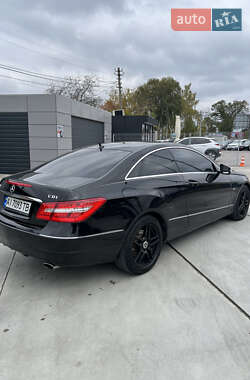 Купе Mercedes-Benz E-Class 2010 в 