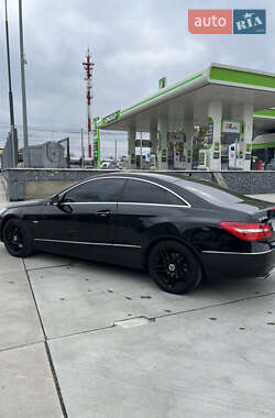Купе Mercedes-Benz E-Class 2010 в 