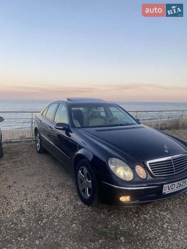 Седан Mercedes-Benz E-Class 2003 в Києві