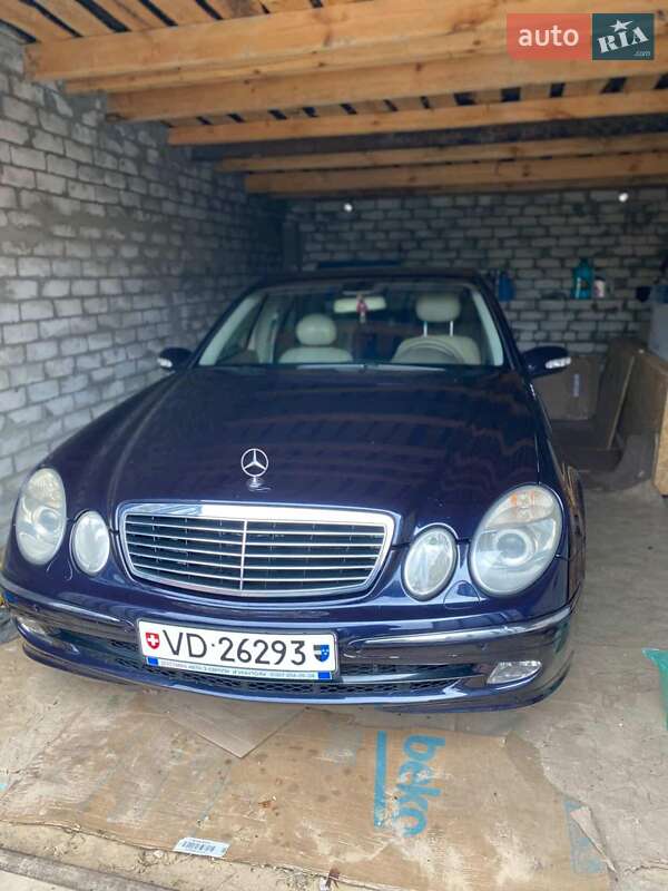 Седан Mercedes-Benz E-Class 2003 в Києві