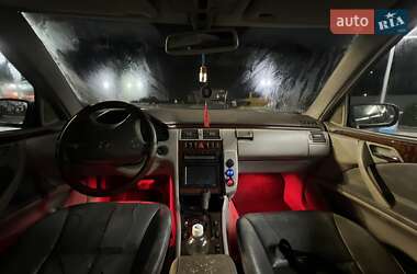 Седан Mercedes-Benz E-Class 2000 в 