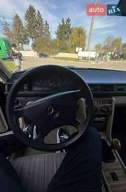 Седан Mercedes-Benz E-Class 1990 в 