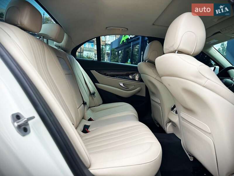 Седан Mercedes-Benz E-Class 2022 в Киеве