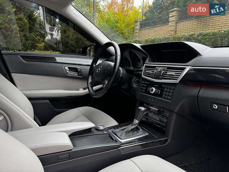 Седан Mercedes-Benz E-Class 2010 в Киеве фото 38 Седан Mercedes-Benz E-Class 2010 в Киеве