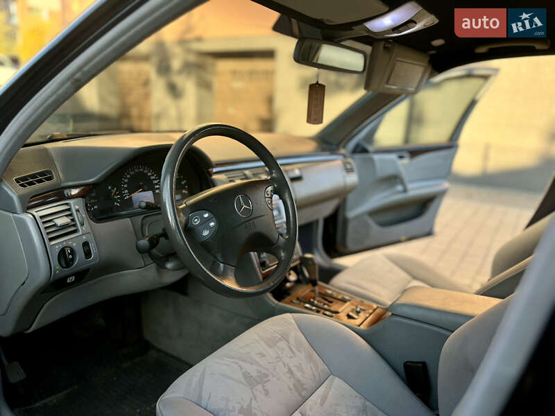 Седан Mercedes-Benz E-Class 2001 в Івано-Франківську