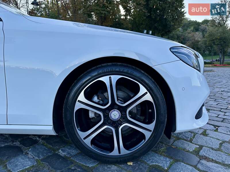 Седан Mercedes-Benz E-Class 2016 в Киеве фото 47 Седан Mercedes-Benz E-Class 2016 в Киеве