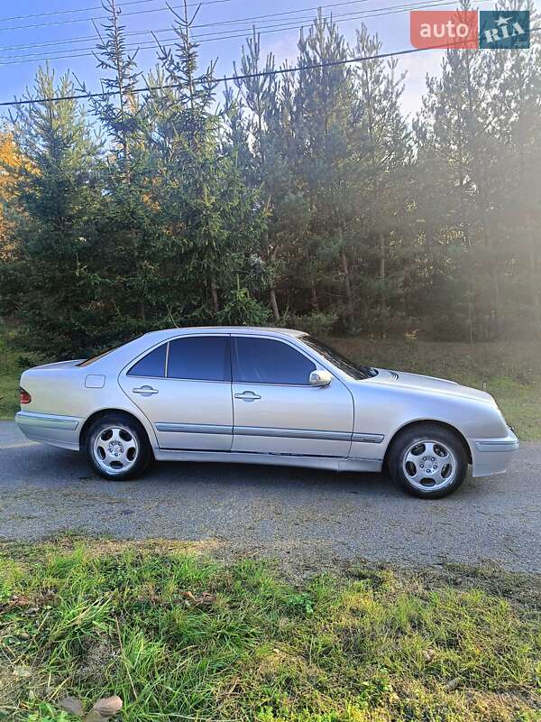 Седан Mercedes-Benz E-Class 2000 в Тернополе