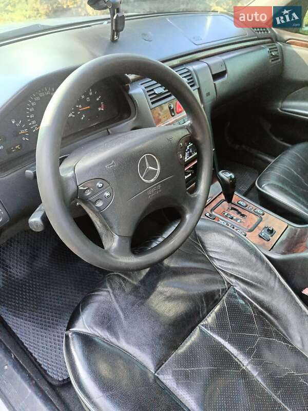 Седан Mercedes-Benz E-Class 2000 в Тернополе