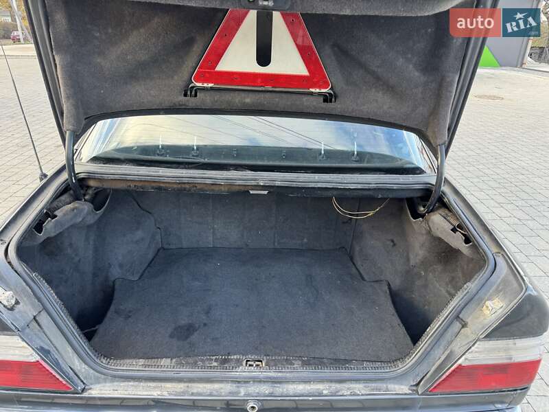 Седан Mercedes-Benz E-Class 1990 в Косове фото 8 Седан Mercedes-Benz E-Class 1990 в Косове
