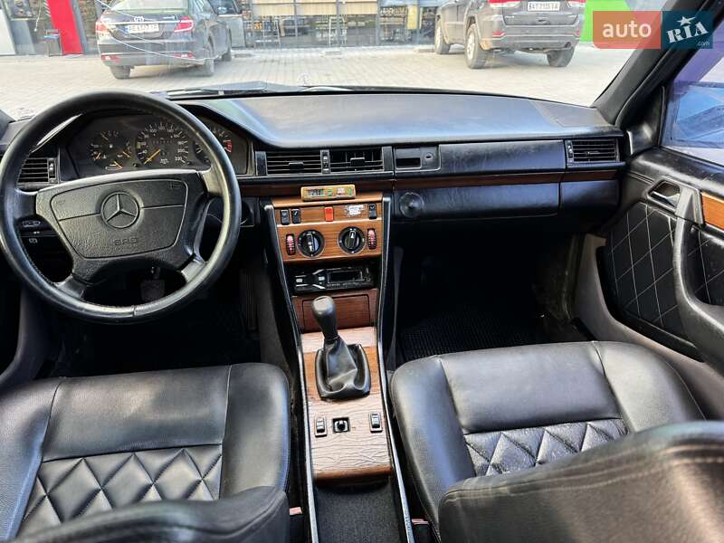 Седан Mercedes-Benz E-Class 1990 в Косове фото 10 Седан Mercedes-Benz E-Class 1990 в Косове