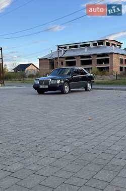 Седан Mercedes-Benz E-Class 1990 в Косове