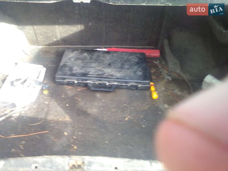 Седан Mercedes-Benz E-Class 1990 в Зенькове фото 7 Седан Mercedes-Benz E-Class 1990 в Зенькове