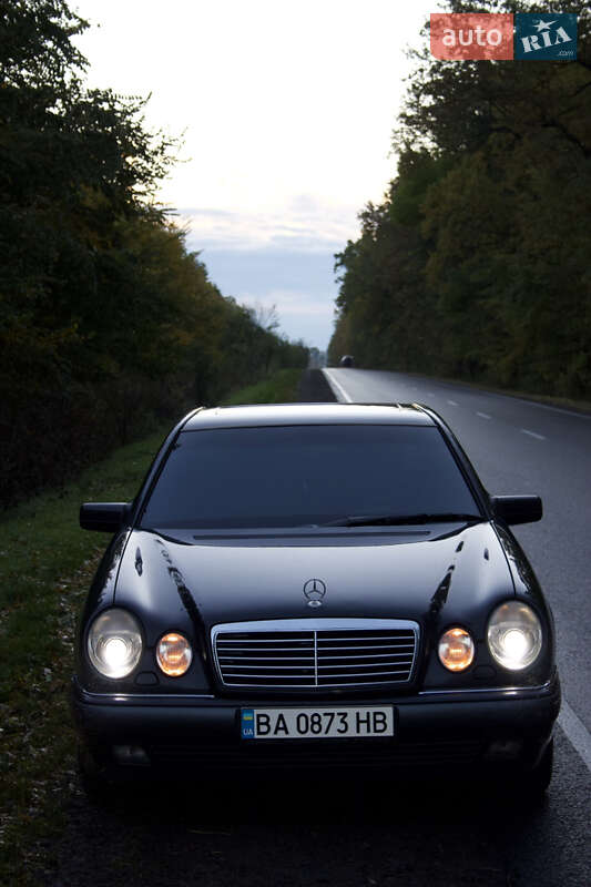 Седан Mercedes-Benz E-Class 1995 в Кропивницком