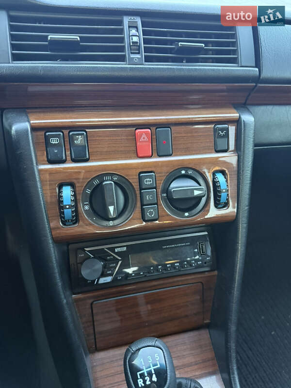 Седан Mercedes-Benz E-Class 1995 в Києві