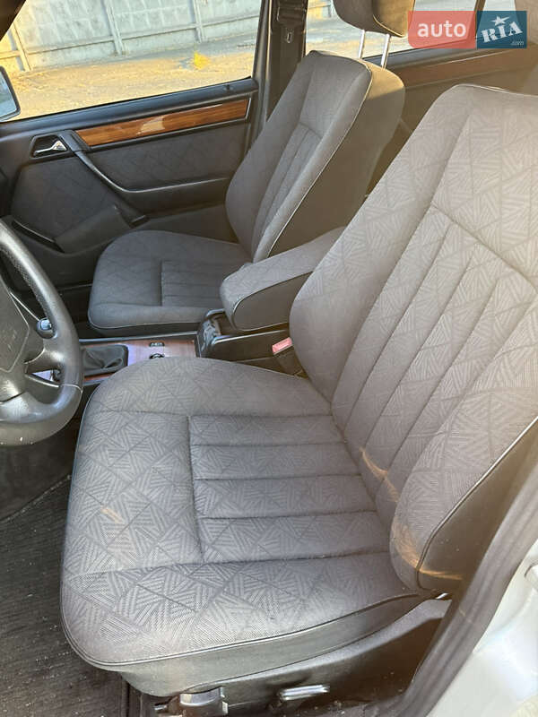 Седан Mercedes-Benz E-Class 1995 в Києві