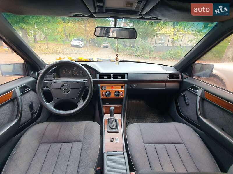 Седан Mercedes-Benz E-Class 1995 в Кривому Розі фото 14 Седан Mercedes-Benz E-Class 1995 в Кривому Розі