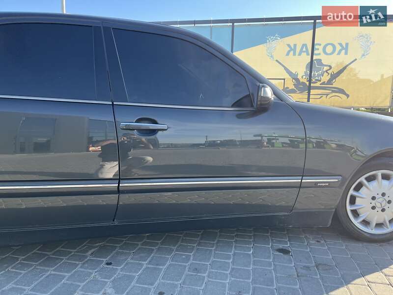 Седан Mercedes-Benz E-Class 2001 в Кам'янець-Подільському