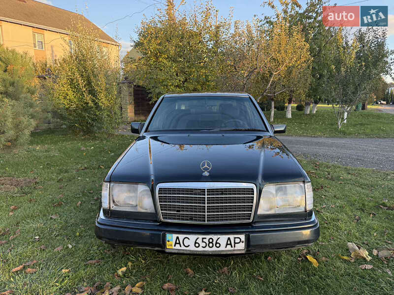 Mercedes-Benz E-Class 1995 Mercedes-Benz E-Class 1995