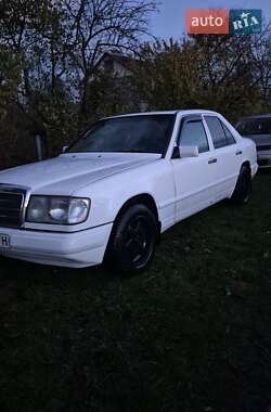 Седан Mercedes-Benz E-Class 1988 в Ровно