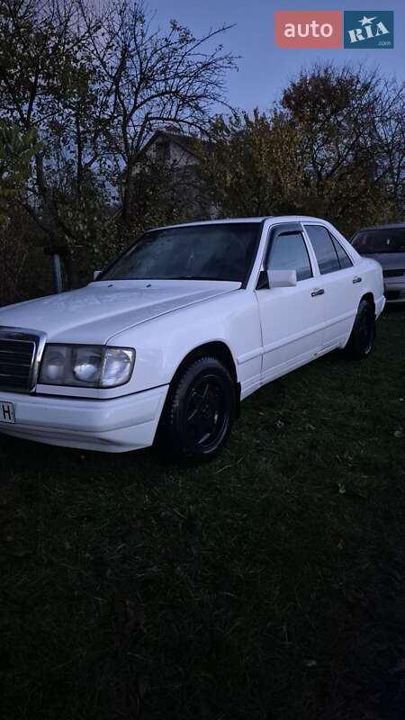 Седан Mercedes-Benz E-Class 1988 в Рівному фото 7 Седан Mercedes-Benz E-Class 1988 в Рівному