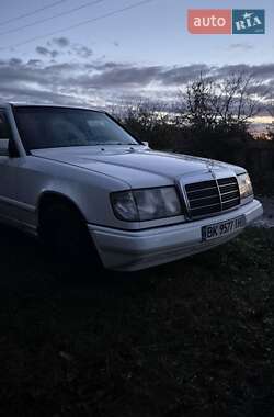 Седан Mercedes-Benz E-Class 1988 в Ровно