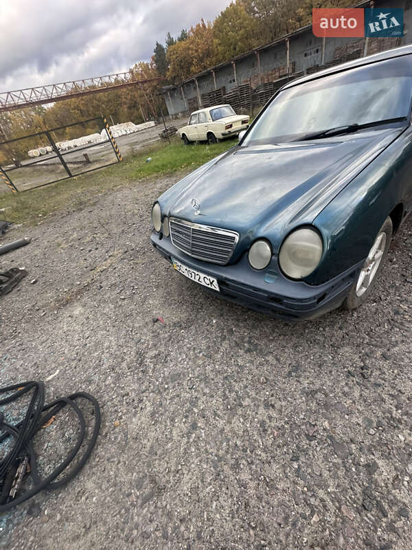 Mercedes-Benz E-Class 2000 Mercedes-Benz E-Class 2000