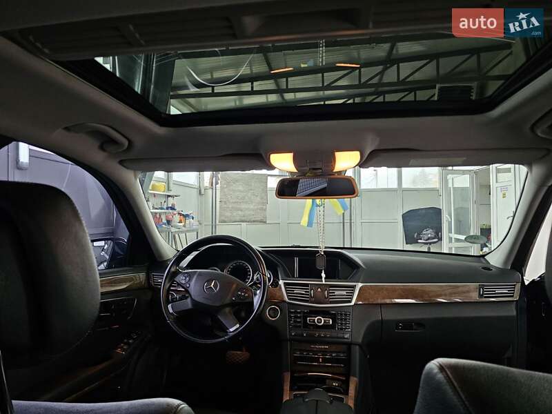 Универсал Mercedes-Benz E-Class 2012 в Львове