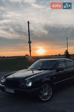 Седан Mercedes-Benz E-Class 1999 в Киеве