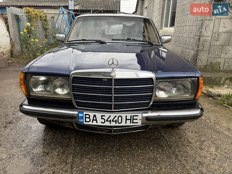 Mercedes-Benz E-Class 1982 Mercedes-Benz E-Class 1982
