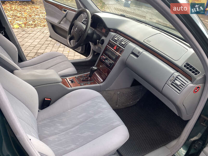 Седан Mercedes-Benz E-Class 1999 в Долині фото 19 Седан Mercedes-Benz E-Class 1999 в Долині