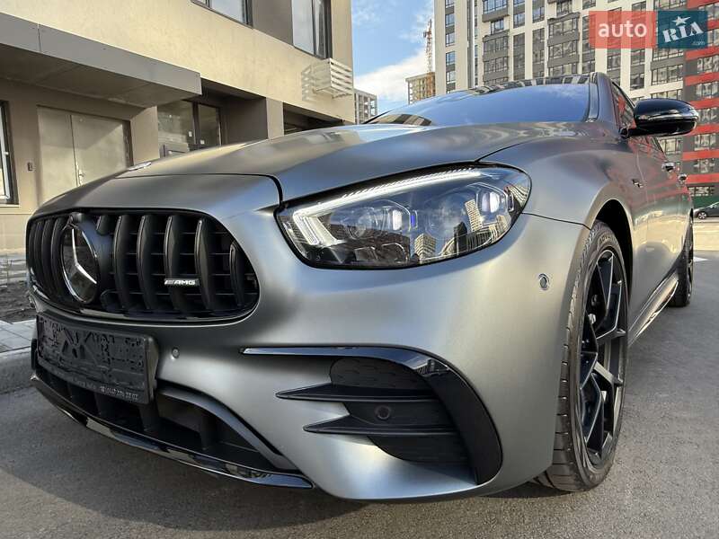 Mercedes-Benz E-Class 2022