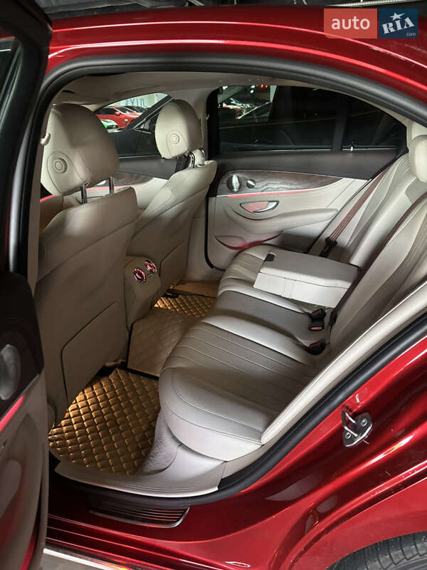 Седан Mercedes-Benz E-Class 2016 в Киеве