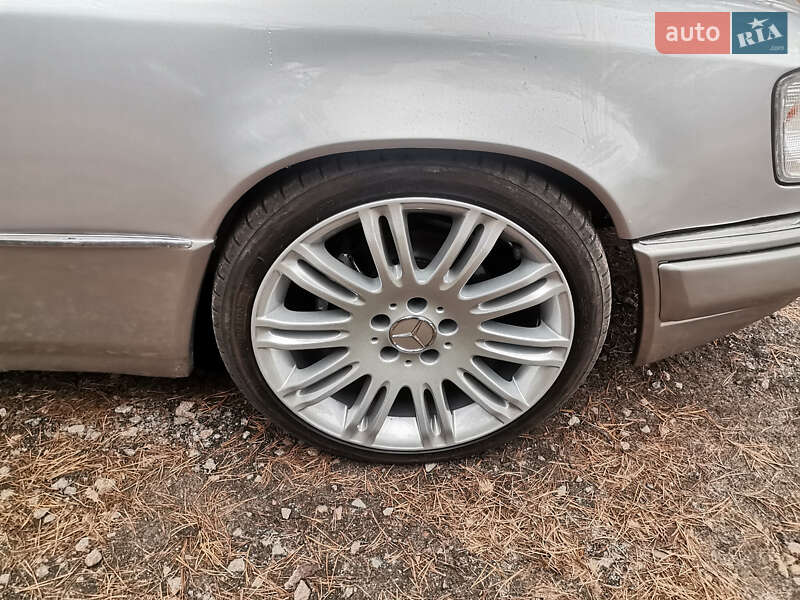 Седан Mercedes-Benz E-Class 1992 в Києві