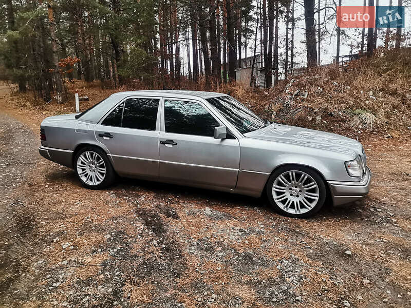 Седан Mercedes-Benz E-Class 1992 в Києві