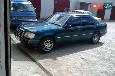 Седан Mercedes-Benz E-Class 1994 в Чернівцях