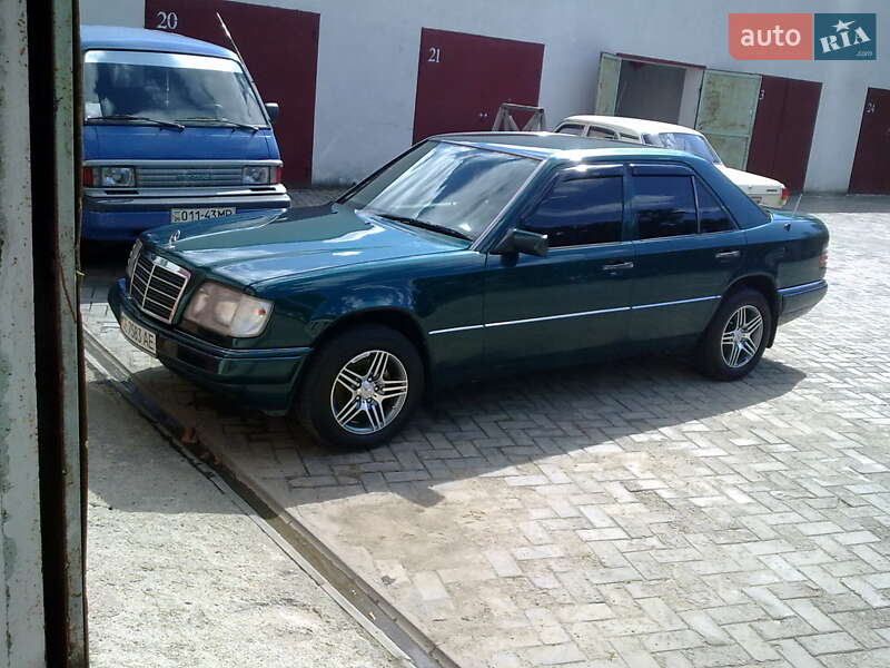 Седан Mercedes-Benz E-Class 1994 в Чернівцях