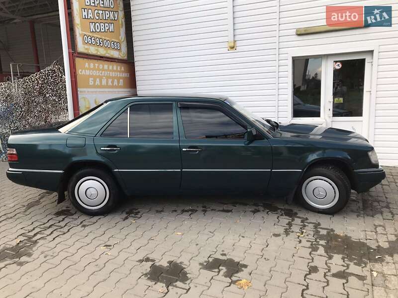 Седан Mercedes-Benz E-Class 1994 в Чернівцях