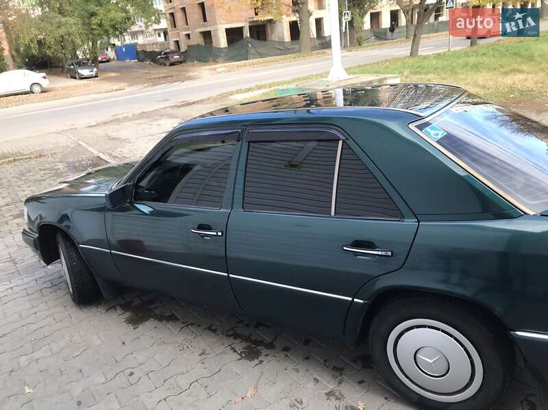 Седан Mercedes-Benz E-Class 1994 в Чернівцях