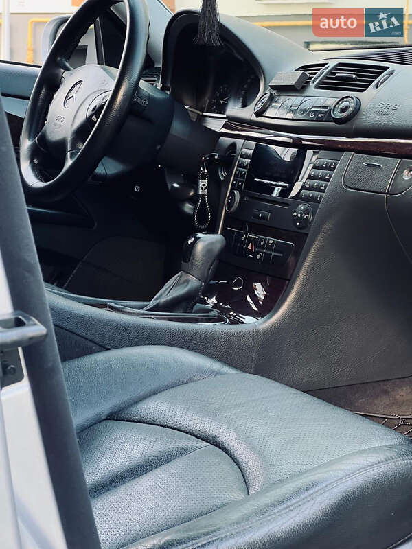 Седан Mercedes-Benz E-Class 2004 в Ивано-Франковске